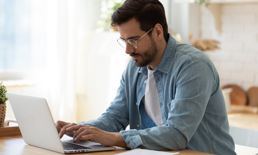 man-with-laptop-830x500