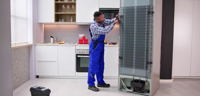 repairman-fixing-fridge-830x400